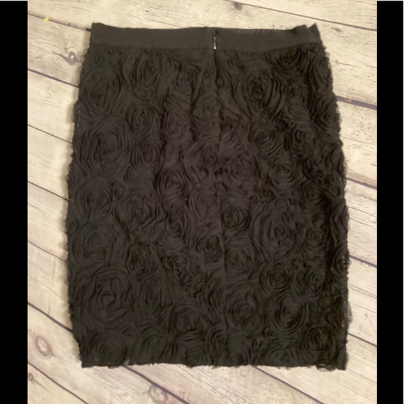 Woman’s Black Skirt, Size 8, layered rosettes - Picture 2 of 6